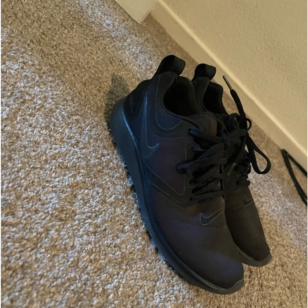 Women’s black Nike